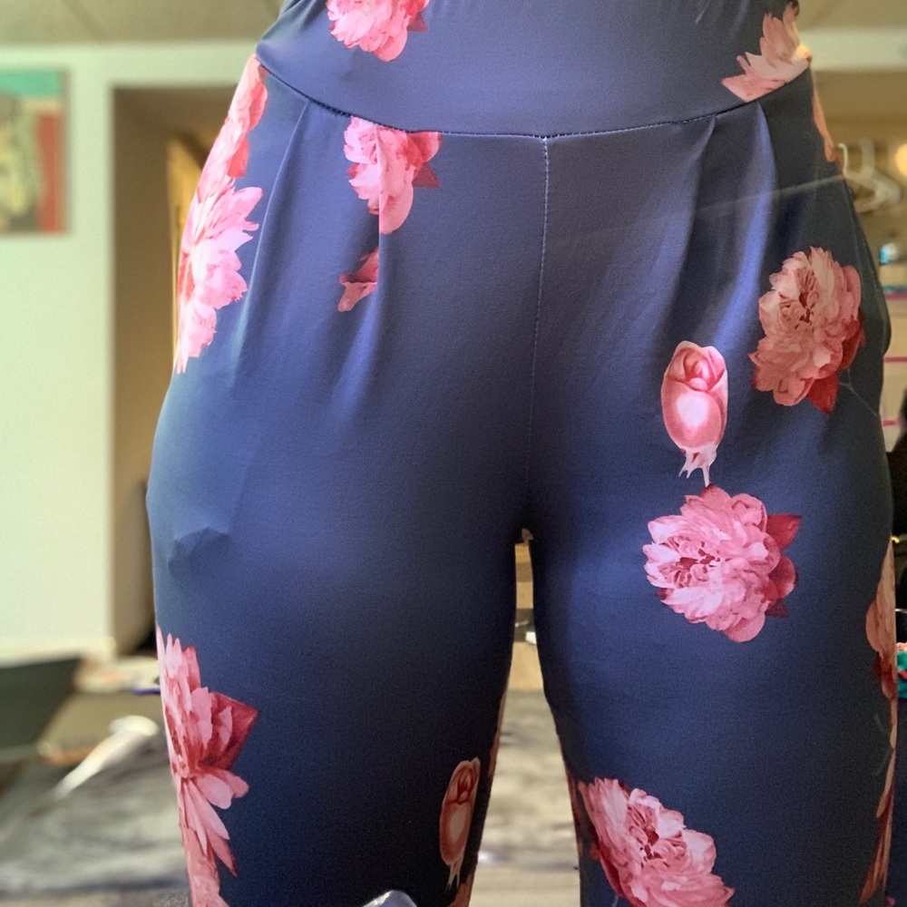Cute floral stretch skinny legged pants